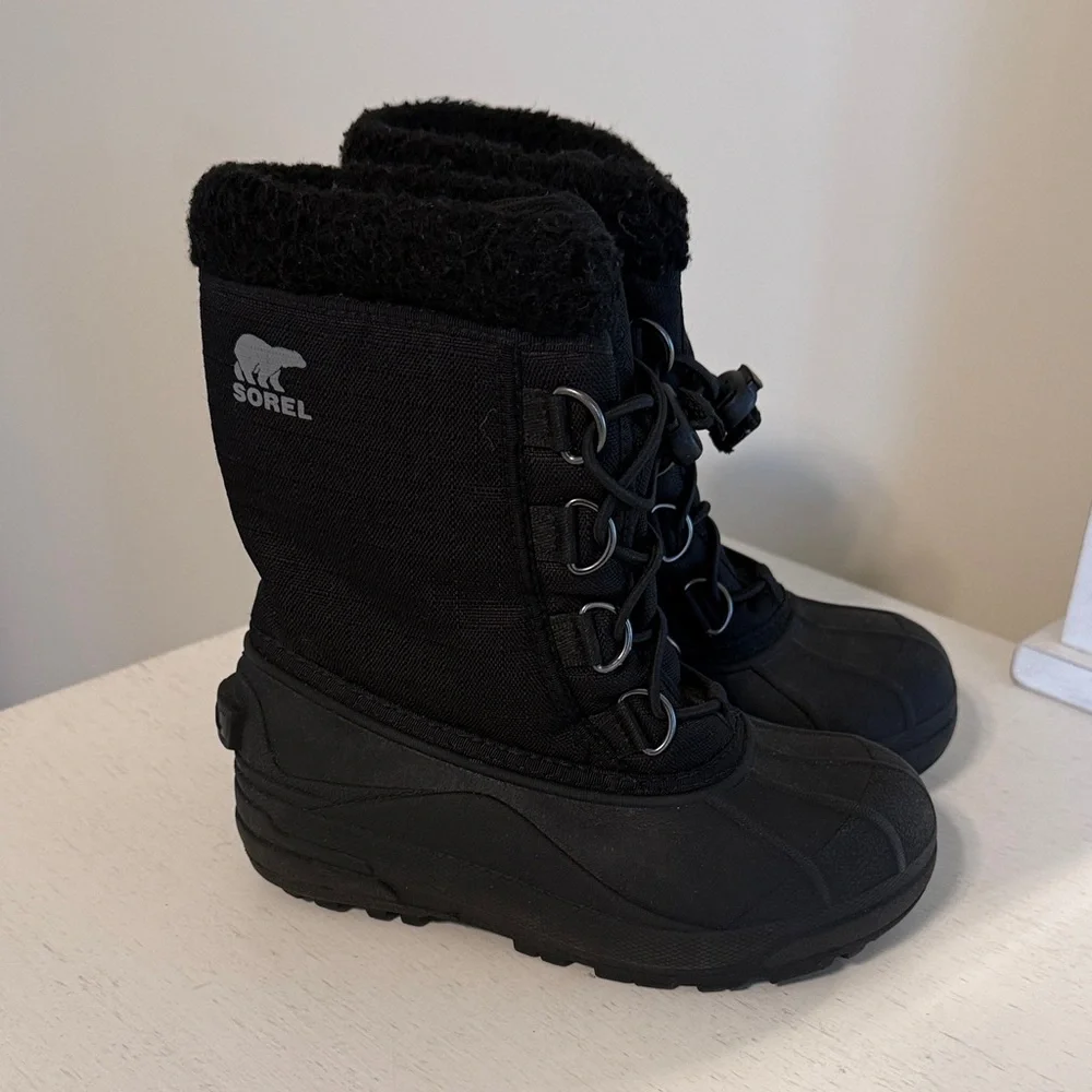 Sorel Youth Cumberland Black Insulated Snow Boots / Size 13 / Bungee Lace